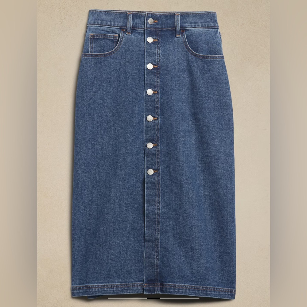 SOLD ❤️ Banana Republic Denim skirt
